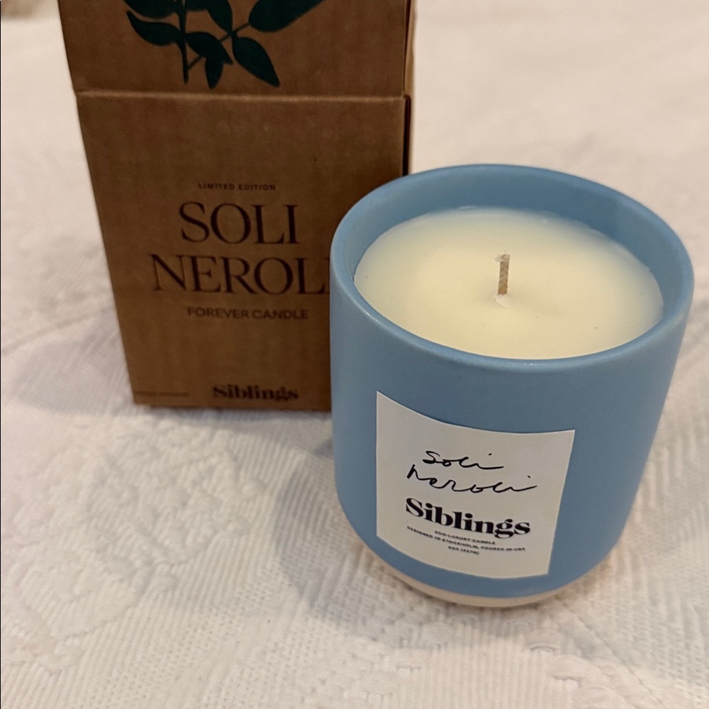 Siblings Soli Neroli Limited Edition
Forever Candle, Light Blue-New in Box